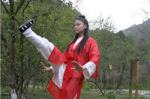 武当山惊现无敌清纯小道姑 网友赞惊艳