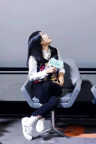 请欣赏笠姐的麻花腿人间麻花腿精