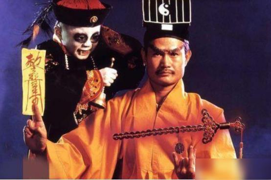 1997年"僵尸道长"林正英逝世,礼堂装饰诡异,或与拍鬼片有关