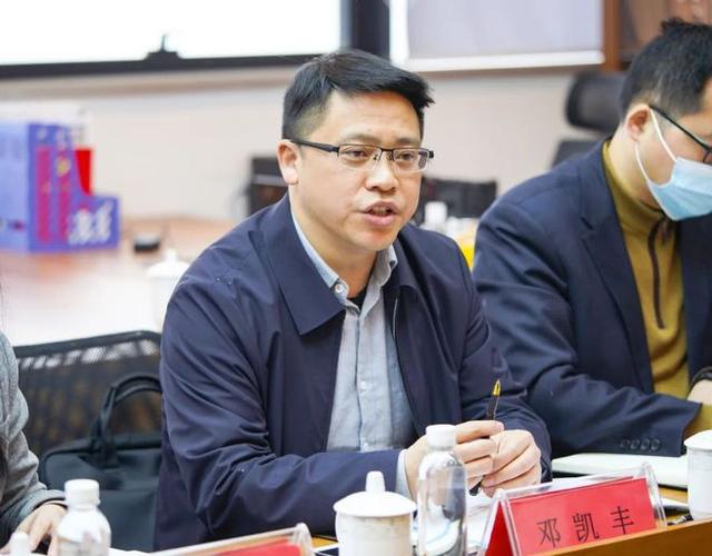 武穴市商务局党组书记邓凯丰在发言中表示,晓秀平台经过前期的研发和