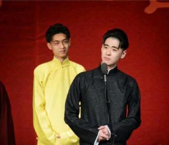秦霄贤和张云雷一起表演