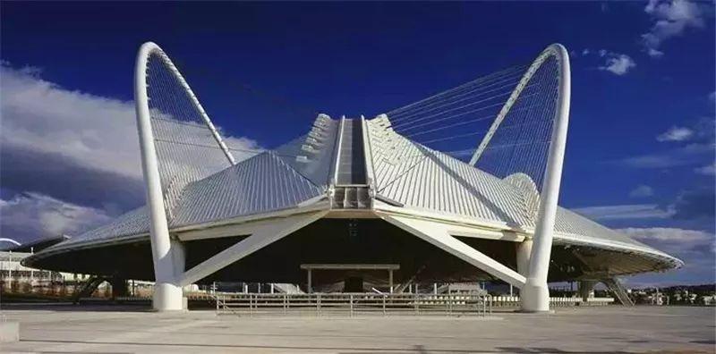 翅膀, 当钢架肋条间的玻璃引入自然光线, ▼2004年 雅典奥运会主场馆