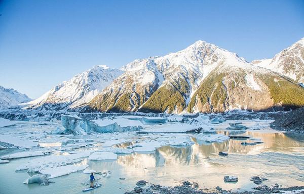 如入仙境!她划桨板"凌波微步"新西兰雪山冰湖