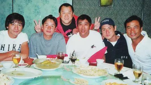 柯受良一生传奇,用飞跃扬我国威,去世后刘德华帮他养女儿