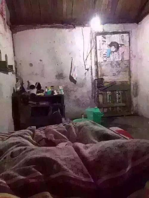 求这种破破烂烂的房屋图片