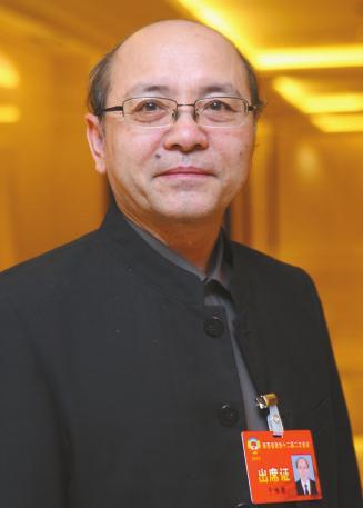 于唯德委员为中小学配备专职书法教师