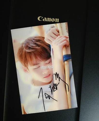 白敬亭:白敬亭个人亲笔签名周边