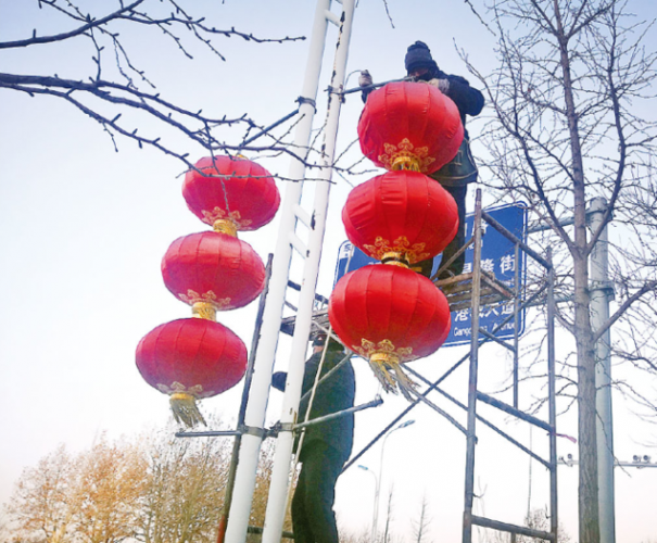 四千红灯笼扮靓龙口街头