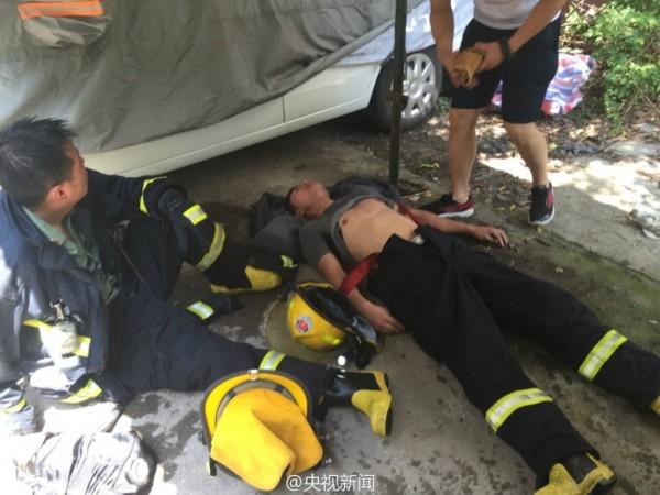 高温天气 消防战士救火后中暑晕倒