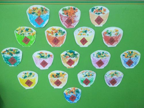 通过手工制作"腊八粥",让孩子们在幼儿园里度过了一个快乐而又难忘