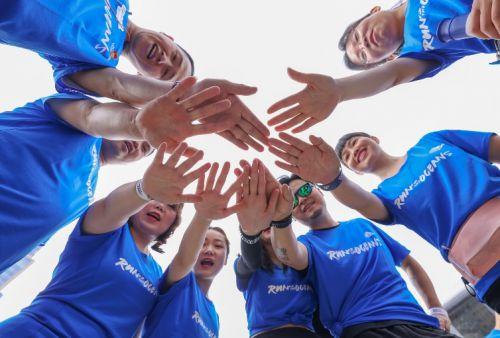 蓉城跑团齐聚跑出蔚蓝重塑运动自由