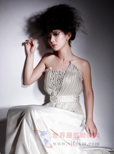 苍狼章雯淇突破造型女特工瞬间变身时尚达人图