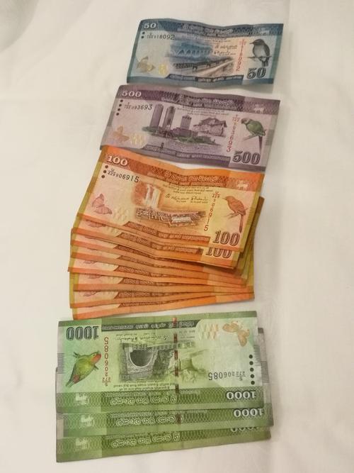 在科伦坡机场兑换的卢比,人民币1:23,有一个点瞬间变土豪的感觉