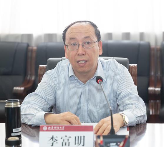 5月31日上午,以山西大学党委副书记李富明为组长的全国文明校园先进