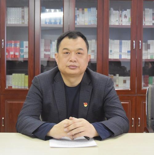 区纪委副书记,监委副主任刘雄辉以普通党员身份参加组织生活会并