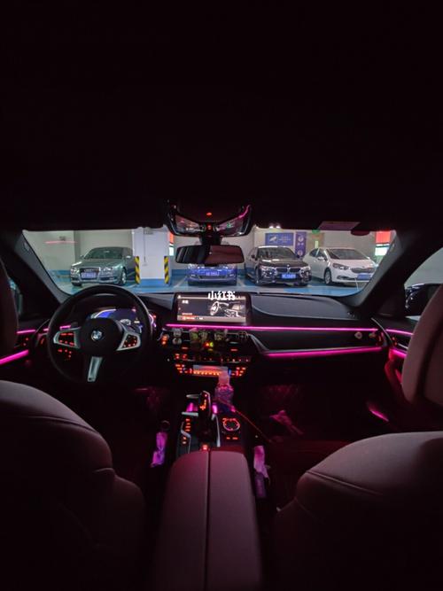 宝马5系氛围灯_宝马怎么样_少女粉_汽车_汽车装饰