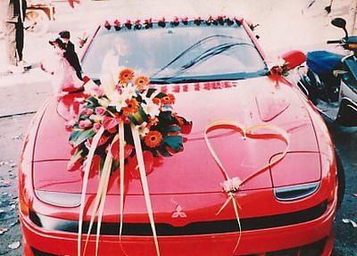 大喜的日子 新郎新娘选婚车有讲究