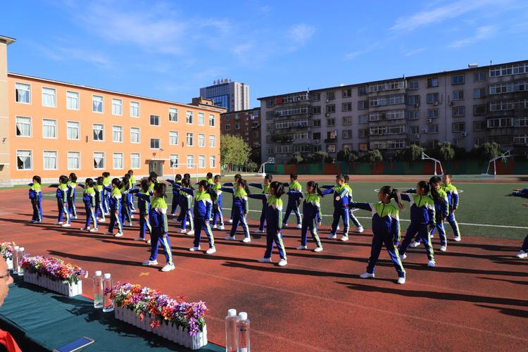 白塔小学庆祝"十一三"建队日队列会操比赛