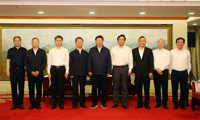 张孟星与承德市兴隆县委书记王国辉代县长尚晓辉一行举行工作会谈