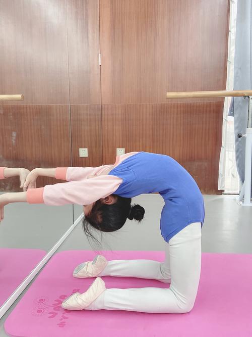 第五个萩菡宝贝越来越积极,不仅是这次的跪下腰基本功能完成得很好