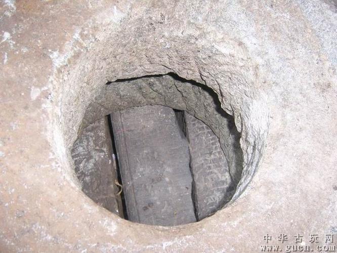 明代石雕满工旗杆石座一只