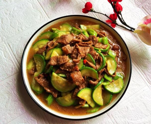 我是幸福精灵a的美食坊,今天的西葫芦炒牛肉就介绍到这里;如果您喜欢