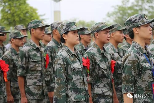 瞧,这是今年忻城县入伍女兵