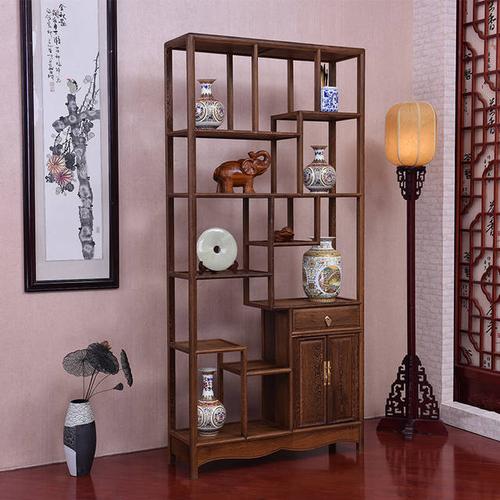 不过是客厅装了个博古架隔断柜,结果门槛都快被邻居踩