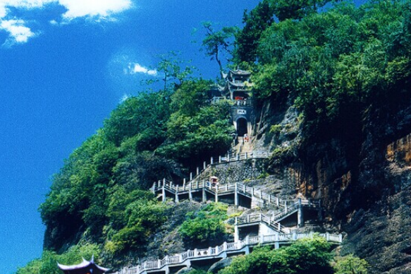 金政寄语方岩镇党员干部 敢担当讲传承勇创新共圆方岩