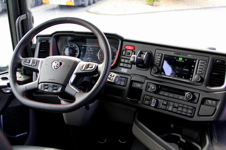 v8动力 奥迪内饰 外媒高度评价斯堪尼亚新款卡车