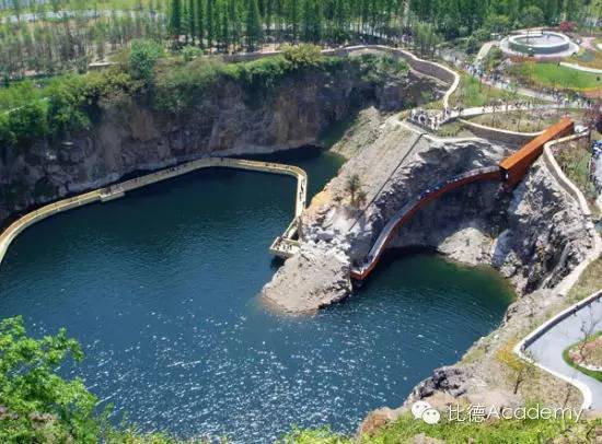 上海辰山植物园矿坑花园