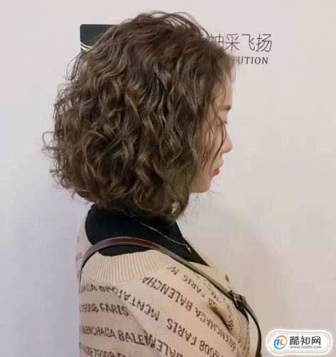 中年女性过年烫什么发型,中年女性烫头发好看显得年轻