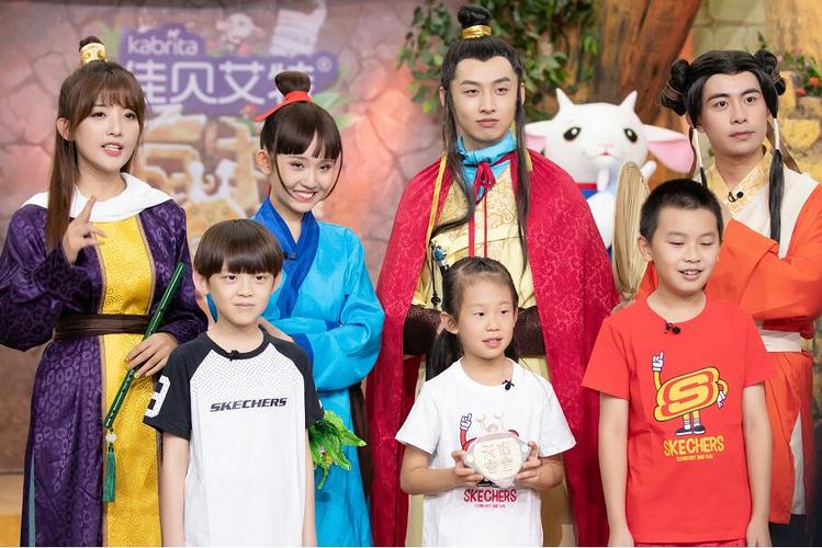 金鹰卡通主持人颠覆形象cos八仙,齐思钧脱衣服"在线挽尊"