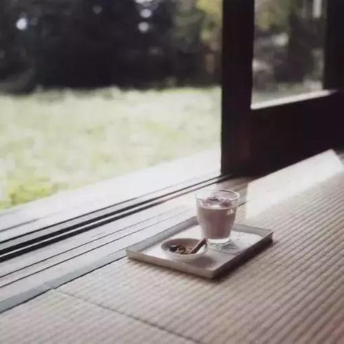 痛到累了,身心疲惫. 眼泪滑落的时候,太多的悲伤溢满心头.