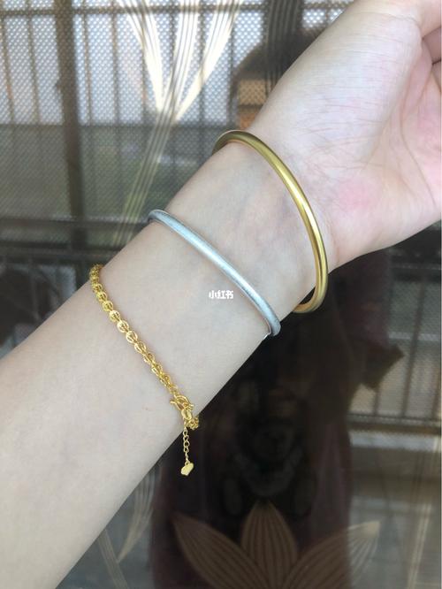 手掌宽手腕细戴哪种好看_手镯_穿搭_手链_休闲_传承手镯_时尚_配饰