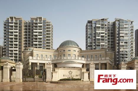 (于20009年10月3日,拍摄于星雨华府积贤街大门前)