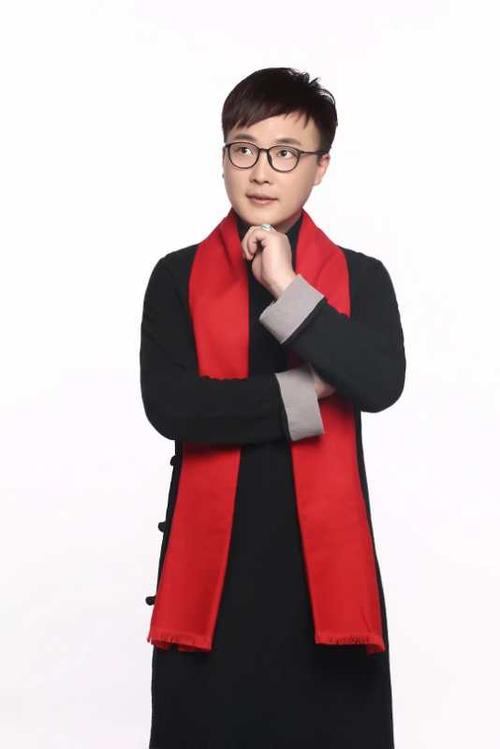  p>江山, i>曾用名珞岩 /i>,男,经纪人, 音乐人,歌手.