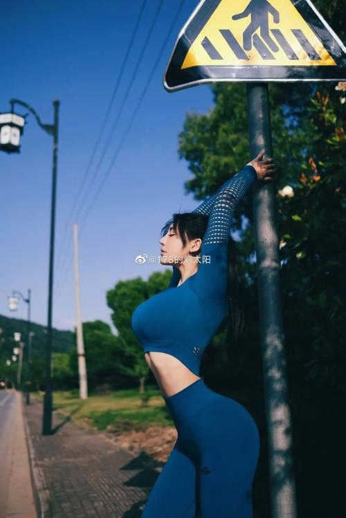 国内最美"健美女裁判",这大概就是传说中的"魔鬼身材"