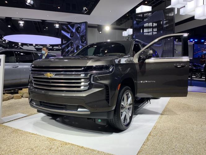 雪佛兰tahoe z71 / suburban亮相,配全led大灯 c形日间行车灯