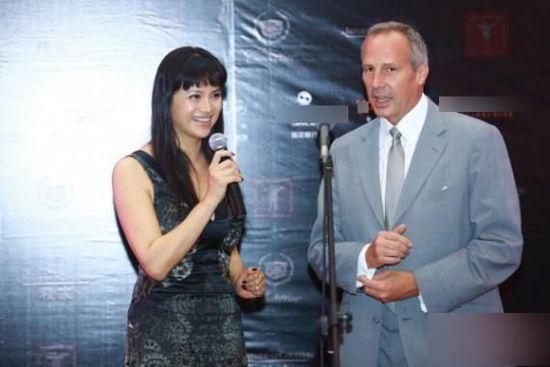 成龙老婆林凤娇曾当伴舞女郎 揭中老年女星背景现状
