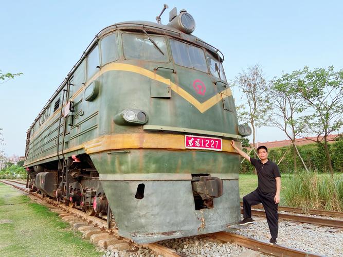 生活 日常 波仔带你游南化铁路旧址,解密东风1227火车头 老铁路,一直