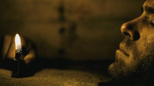 大尺度国外电影《活埋》棺材上展现出来的名字"马克怀特,它的含义是