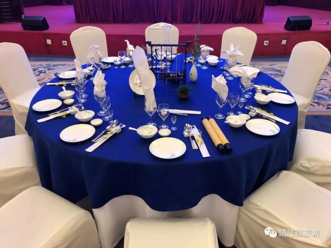 风格各异的中餐摆桌,引得评委和在场的工作人员频频称赞.