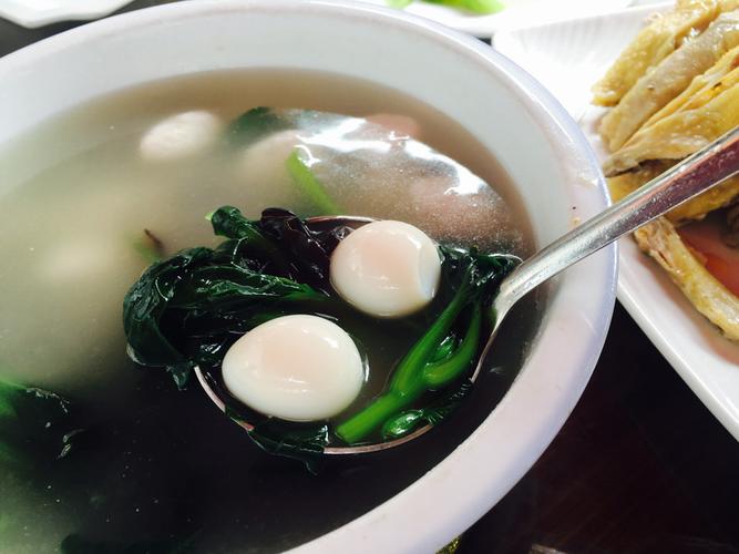 小青菜 鱼丸 鹌鹑蛋