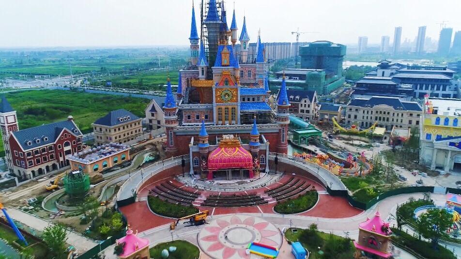 独具北欧风情的安徒生童话乐园,牵着"列兵"的手,和"小美人鱼""拇指