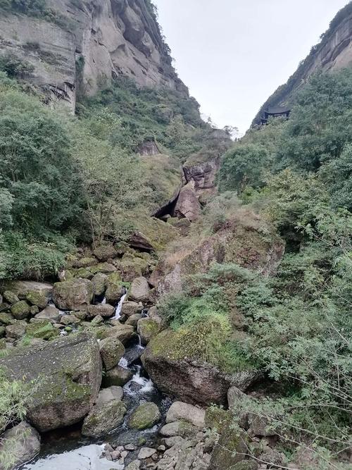 剑门关关楼历经战乱多次重建修复,在2008年的汶川大地震中遭到了破坏