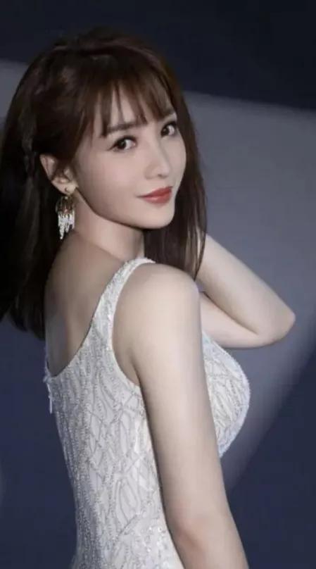 柳岩美照一册欣赏