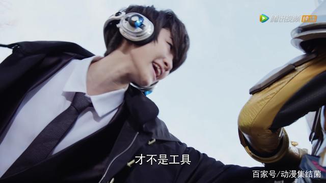 假面骑士01:中山咲月表示女装是自己的黑历史,亡是现实版的自己