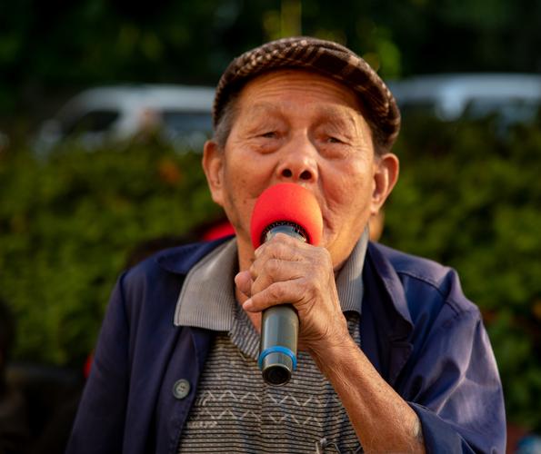 关爱活动走进利群颐养院