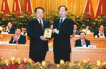 梅州市企业家协会昨日成立 叶华能当选会长